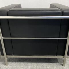 LC2 シングルソファ ル・コルビュジエ ブラック 幅約80 デザイナーズ 2脚セット リビング リプロダクト➁ 中古家具 店頭引取歓迎 R9579の画像
