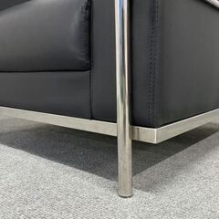 LC2 シングルソファ ル・コルビュジエ ブラック 幅約80 デザイナーズ 2脚セット リビング リプロダクト➁ 中古家具 店頭引取歓迎 R9579の画像