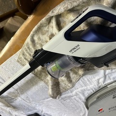 日立 HITACHI コードレススティッククリーナー パワーブーストサイクロン ホワイト PV-BEH800 Wの画像