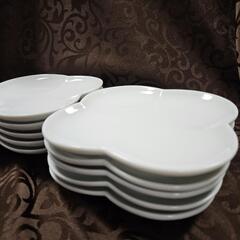 🔥20％OFF中【新品未使用】美濃焼 四つ葉のクローバー白皿10枚セットの画像