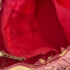 エナメルバッグ　ビビットピンク　メタリック　チェーン付きの画像