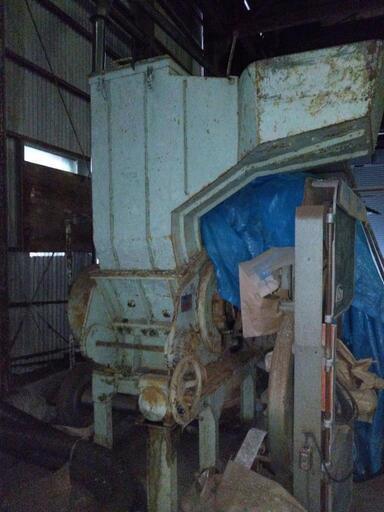 ①粉砕機40〜50馬力(プラスチック)