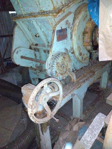 ①粉砕機40〜50馬力(プラスチック)