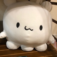 虚空を見つめるすもっぴ