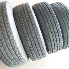 【大幅値下げ‼️‼️】🚗🚙🚗🚙🚗🚙ハイエースなどに‼️195/80R15スタッドレスタイヤ‼️ホイール付き‼️🚗🚙🚗🚙🚗🚙の画像