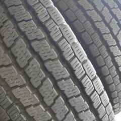 【大幅値下げ‼️‼️】🚗🚙🚗🚙🚗🚙ハイエースなどに‼️195/80R15スタッドレスタイヤ‼️ホイール付き‼️🚗🚙🚗🚙🚗🚙の画像