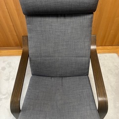 IKEAのポエング　オットマン付きの画像