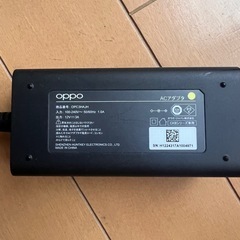 Oppo製のACアダプタ
