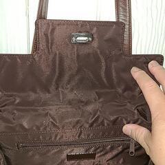 【USED】agnes b.　牛革肩掛けハンドバッグ シンプルデザインの画像