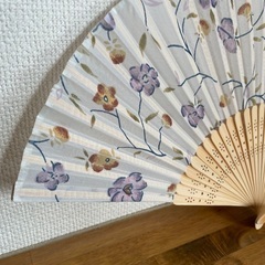 花柄の扇子の画像