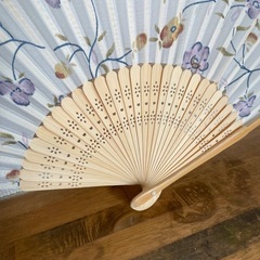 花柄の扇子の画像