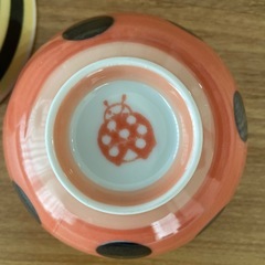 【お取引完了】お子様用　ハチとてんとうむしのおちゃわんの画像