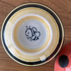 【お取引完了】お子様用　ハチとてんとうむしのおちゃわんの画像