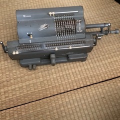 レトロ機械式計算機