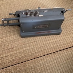 レトロ機械式計算機の画像