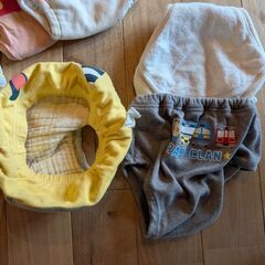 トレーニングパンツ　7枚　パンツタイプ、吊り式タイプ　90サイズの画像