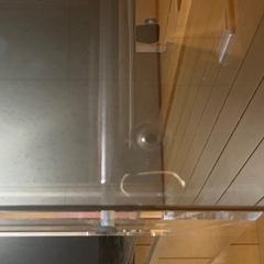 ガラス製テレビ台の画像