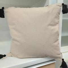★ 新品❗クッション  刺繍  タッセル付き  43cm  北九州店舗店頭販売のみの画像