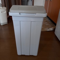 無料、30リットルゴミ箱