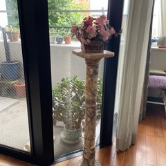 高見えします　☆☆　高台　天然石（大理石？）　☆　高さ98ｃｍ