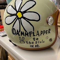 I2506-244 サンアップ バイク用ヘルメット ジェット型 FLOWER サイズ57〜58cm シール有り 素材の劣化具合不明 中古の画像