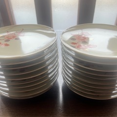 お皿　食器の画像