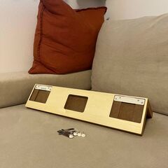 壁に付けられる家具棚の画像