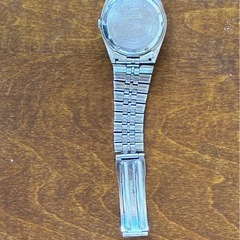 ブラウンダイヤルのクォーツ時計、TYPE II。の画像