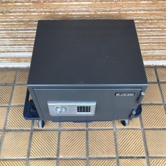 二重ロック　耐熱金庫　の画像