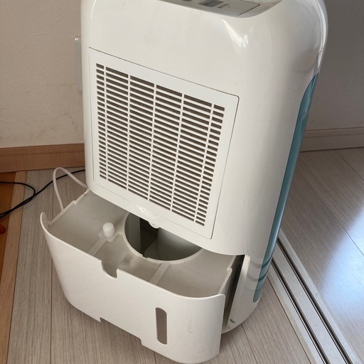【除湿機 アイリスオーヤマ 衣類乾燥除湿機 IJC-H65 タイマー機能付き。