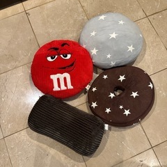 クッション3個とお昼寝まくら1個