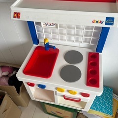 おもちゃ付きIKEA棚の画像