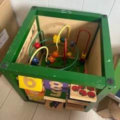 おもちゃ付きIKEA棚の画像