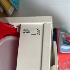 おもちゃ付きIKEA棚の画像