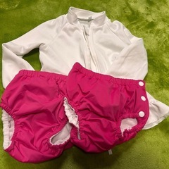 〖お話中〗水着95cmラッシュガードと水遊びパンツも一緒に❣️の画像