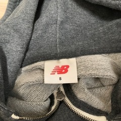 ニューバランス　パーカー
の画像
