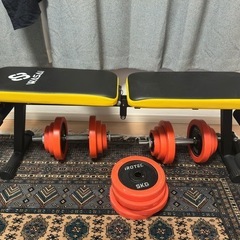 筋トレベンチとダンベル