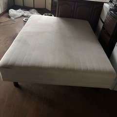 中古の一体型ダブルベッドになります