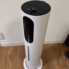 タワー式加湿器　ホワイトの画像
