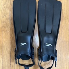 ダイビング用品（男性用ウェットスーツ、フィン、シュノーケル、ゴーグル、ベルト、手袋、ブーツ、バッグ）一式の画像