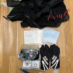 ダイビング用品（男性用ウェットスーツ、フィン、シュノーケル、ゴーグル、ベルト、手袋、ブーツ、バッグ）一式の画像