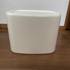 哺乳瓶ケースと哺乳瓶の画像