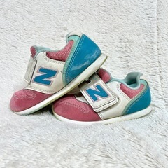 new balance 16cm
 の画像