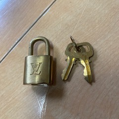 Louis Vuitton ゴールド 南京錠 鍵2本付き
