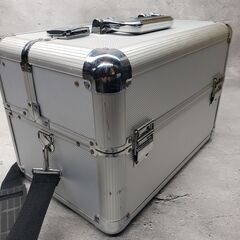  【非対面お渡しOK!】 大容量 コスメボックス メイクボックス アルミフレーム ハンドル/ベルト付きの画像