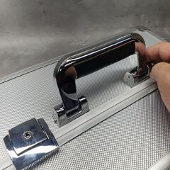  【非対面お渡しOK!】 大容量 コスメボックス メイクボックス アルミフレーム ハンドル/ベルト付きの画像