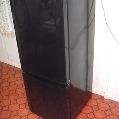 三菱（MITSUBISHI)2ドア小型冷蔵庫（146L）中古美品です。