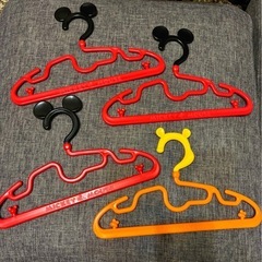 ディズニー　キッズハンガー　4本