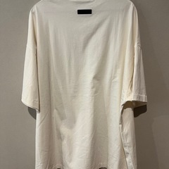 ESSENTIALS オフホワイトTシャツの画像