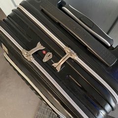 小型のキャリーケース 鍵付きの画像